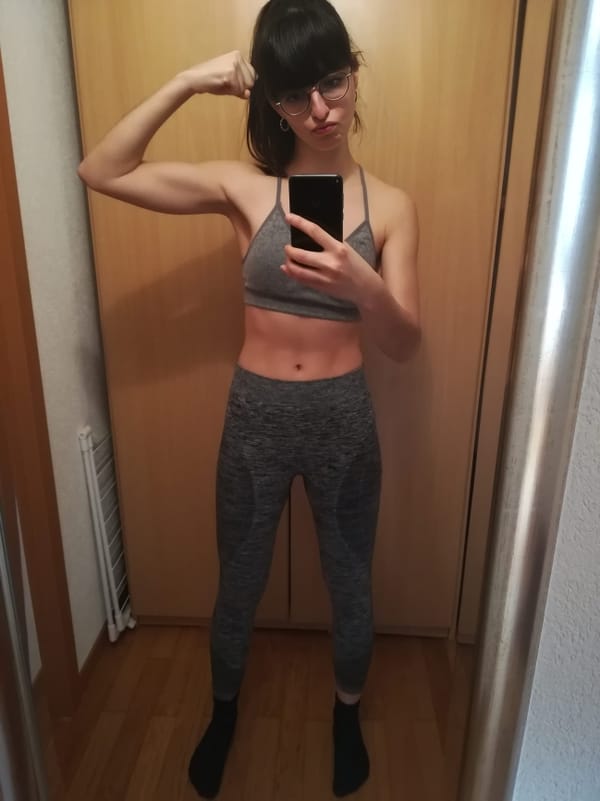 Tags: Fit girl

