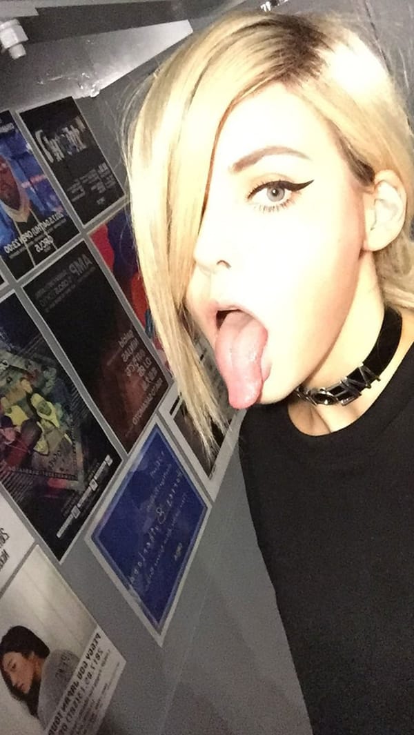 Tags: ahegao
