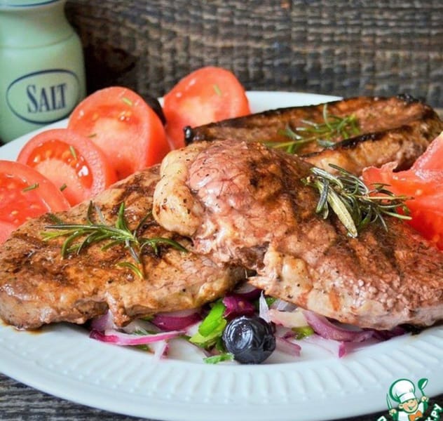 Tags: Beef steak with pickled red onion
